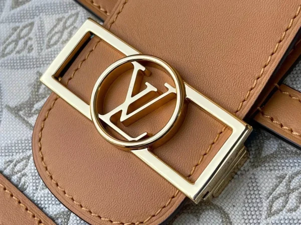 Louis Vuitton Size: 25 x 17 x 10.5 cm - Image 6
