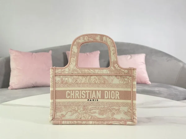 Book Tote Handbag Size: 22.5 x 24 x 8 cm - Image 9