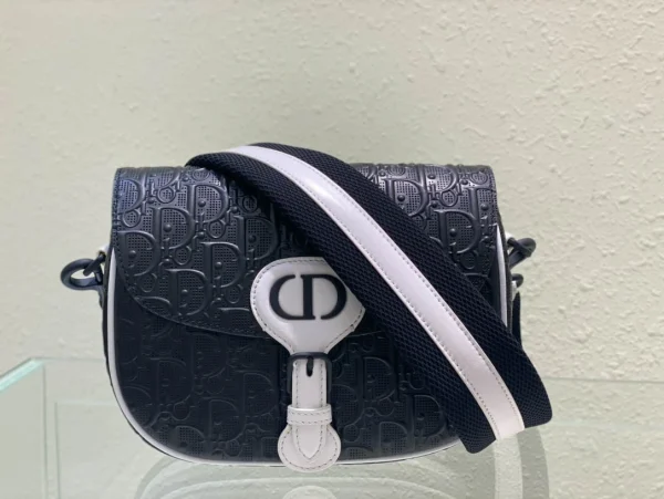 Bobby Clutch Size: 22cm - Image 9