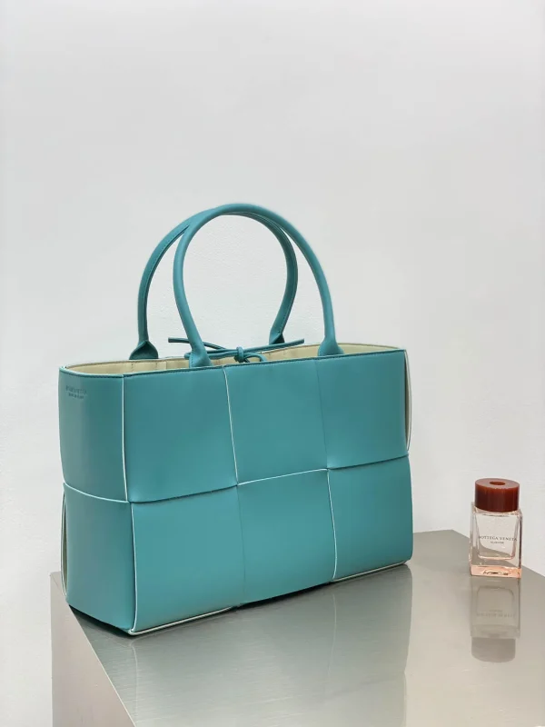 BV ARCO TOTE bag Size:38x25 609175 - Image 9