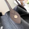 Louis Vuitton Size: 23 x 21 x 13 cm - Image 5