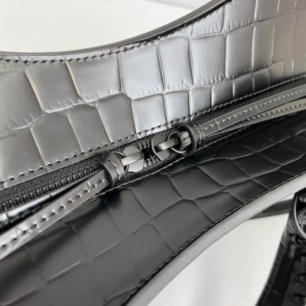 Balenciag* Neo Classic Biker Bag Size: 1991 Medium: 25*33*13*20cm - Image 6