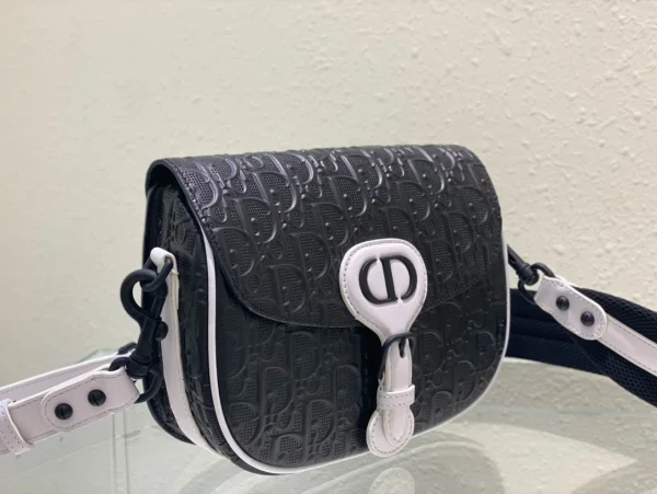 Bobby Clutch Size: 22cm - Image 8