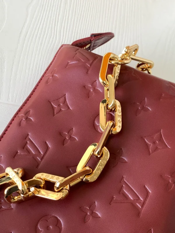 Louis Vuitton Size: 20 x 16 x 12 cm - Image 4