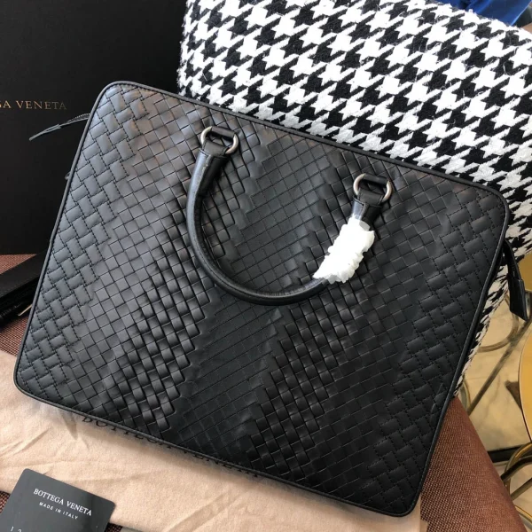BV Briefcase Size: 39cm Black - Image 3