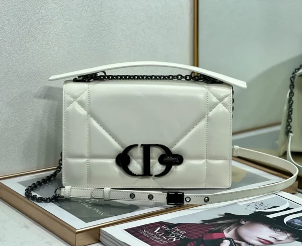 30 Montaigne Chain Clutch Size: 25.5cm