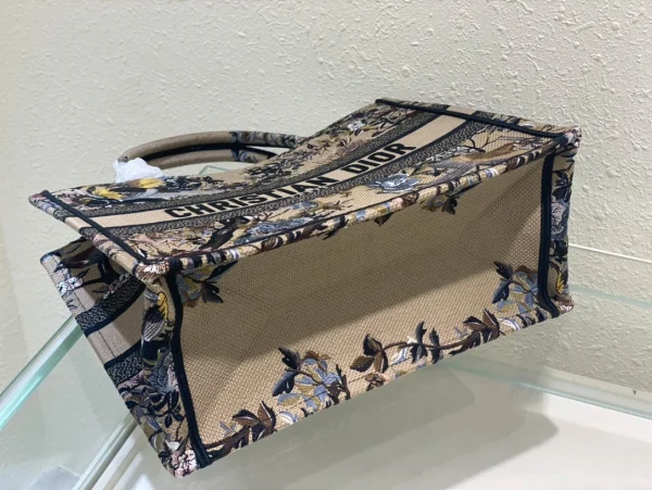 Book Tote Clutch Size: 36cm - Image 5