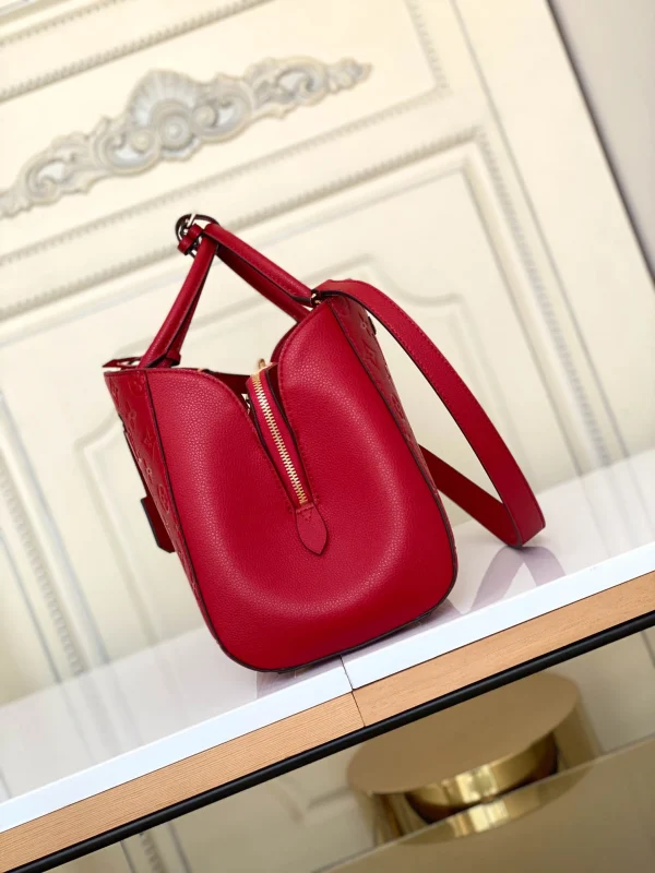Louis Vuitton size: 33x23x15cm - Image 8