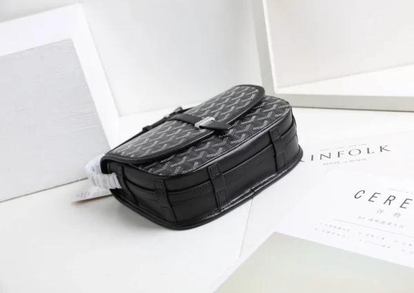 Goyard Messenger Bag Size:22*17*7cm - Image 5