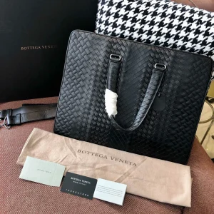 BV Briefcase Size: 43cm Black