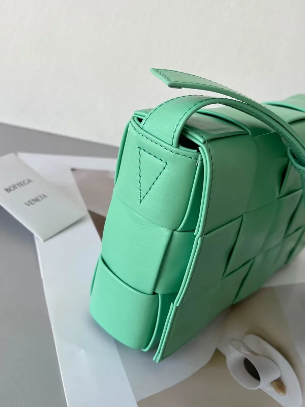 BV Cassette bag Size: 23x15cm 667298 Spring Green - Image 7