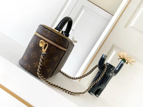 LV Model: M45165 Size:19*13*11cm - Image 8