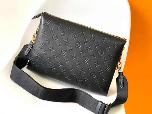 Louis Vuitton Size: 34 x 24 x 12 cm - Image 8