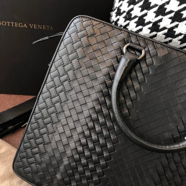 BV Briefcase Size: 39cm Black - Image 2