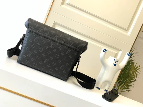LV Model: M41055 Size 29*20*13cm - Image 9