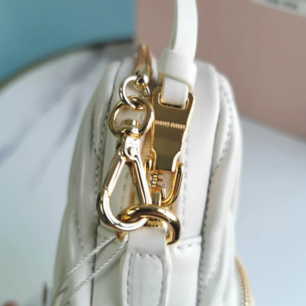 Matelasse metal chain shoulder strap with zipper pocket size: 17 2.5 9 Length: 115cm - Image 11