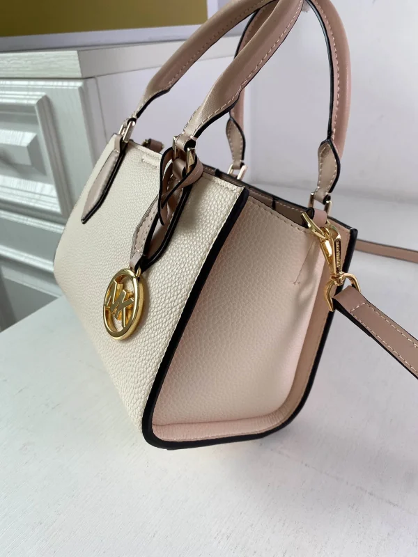 MK Crossbody Size: 23*18*12 - Image 5