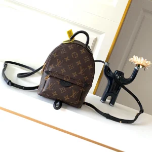 LV Model: M44873 Size 17*22*10cm