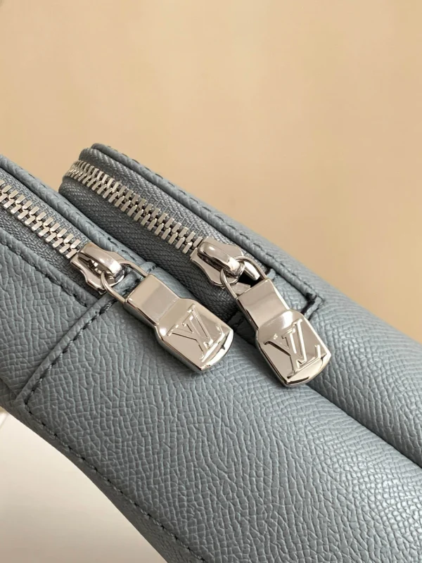 Louis Vuitton Size: 20.0 x 31.0 x 10.0 cm - Image 5