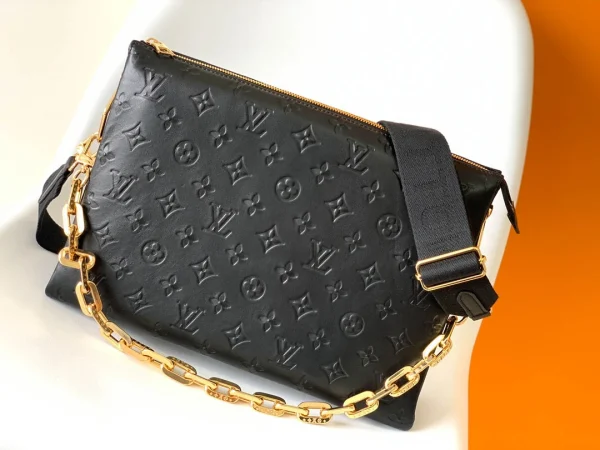 Louis Vuitton Size: 34 x 24 x 12 cm