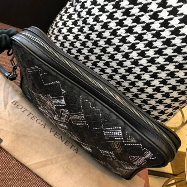 BV Briefcase Size: 37cm Black - Image 6