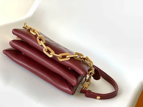 Louis Vuitton Size: 20 x 16 x 12 cm - Image 6