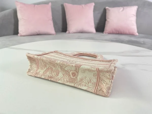 Book Tote Handbag Size: 22.5 x 24 x 8 cm - Image 4
