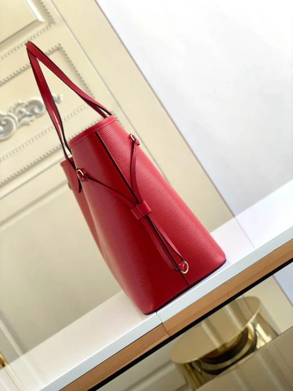 Louis Vuitton Size: 32x29x17cm - Image 8