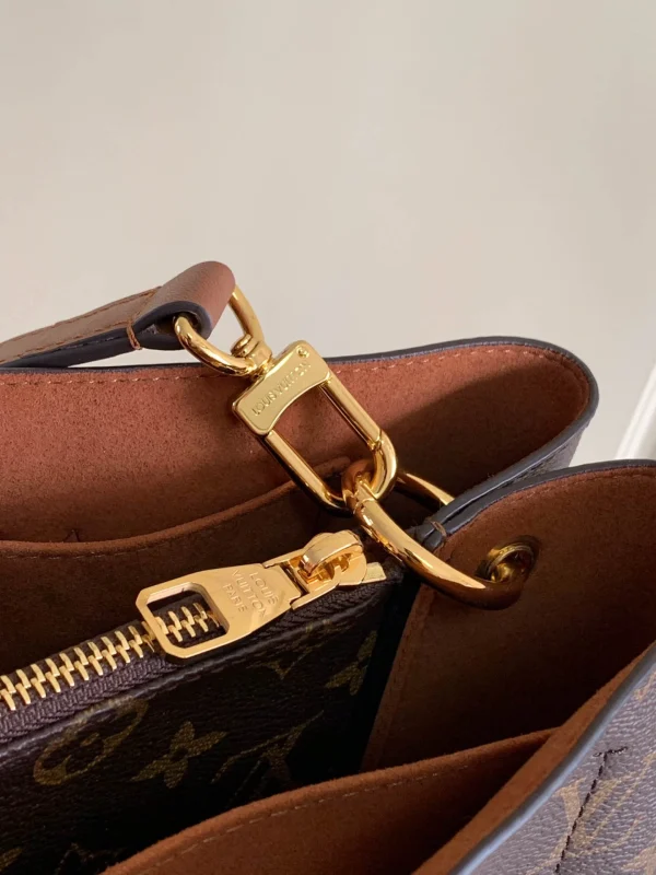 Louis Vuitton Size: 34.0 x 24.0 x 13.0 cm - Image 3
