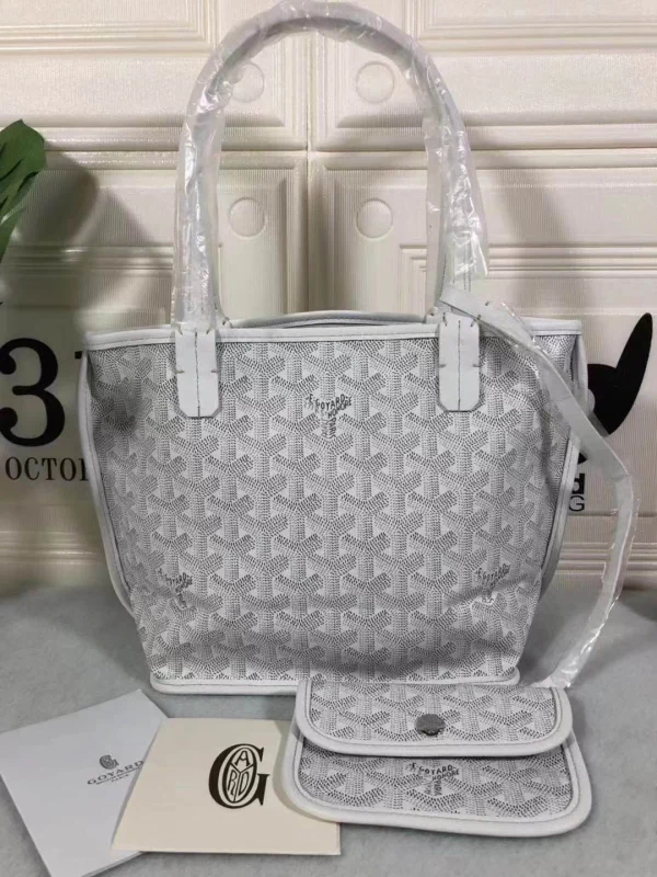Goyard Size: 30*20cm