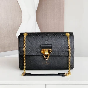 Louis Vuitton Size: 25.0 x 17.0 x 9.5 cm