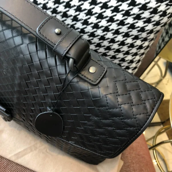 BV Briefcase Size: 40cm Black - Image 4