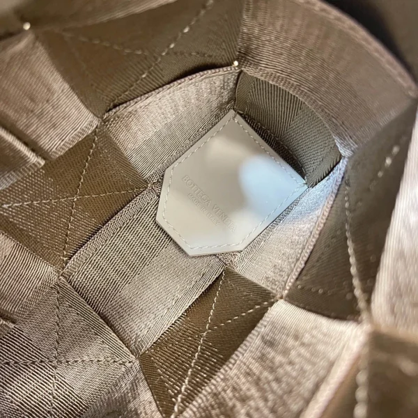 BV Bottega Veneta bag Size: 26x6cm Apricot - Image 11