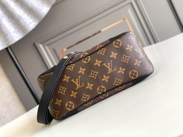 Louis Vuitton Size: 29 x 16 x 9.5 cm - Image 7