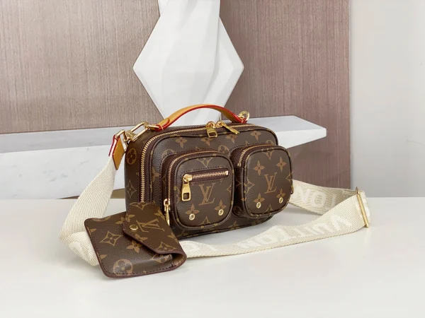 Louis Vuitton Size: 18 x 11 x 10 cm - Image 9