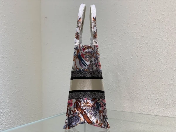 Book Tote Handbag Size: 36cm - Image 8