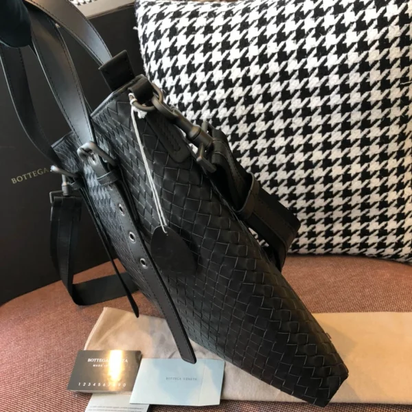 BV Briefcase Size: 30cm Black - Image 3
