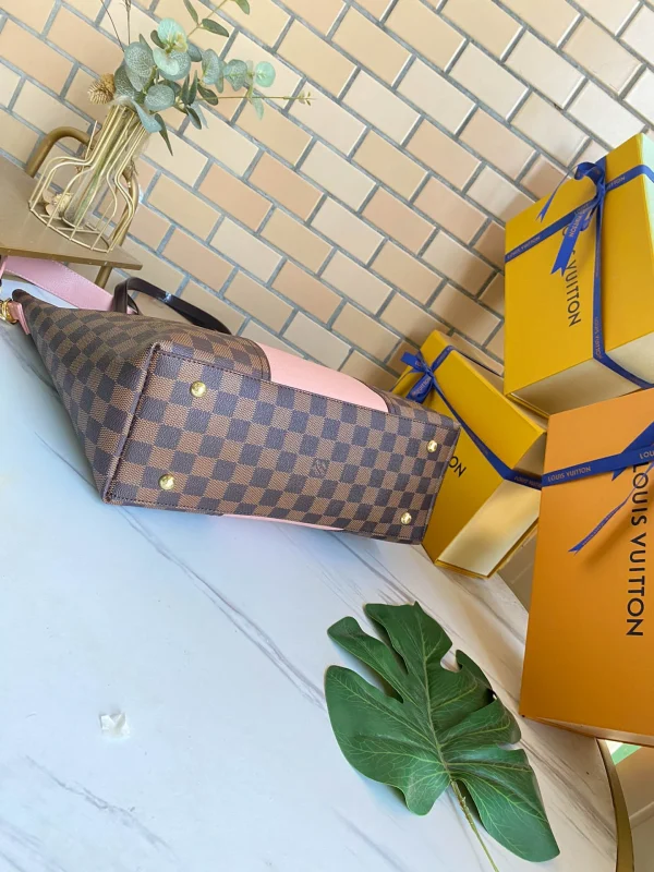 Louis Vuitton Size: 28X28X14cm Pocket 43cm - Image 7