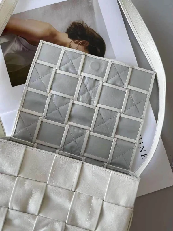BV casseete bag Size: 23x15cm - Image 5