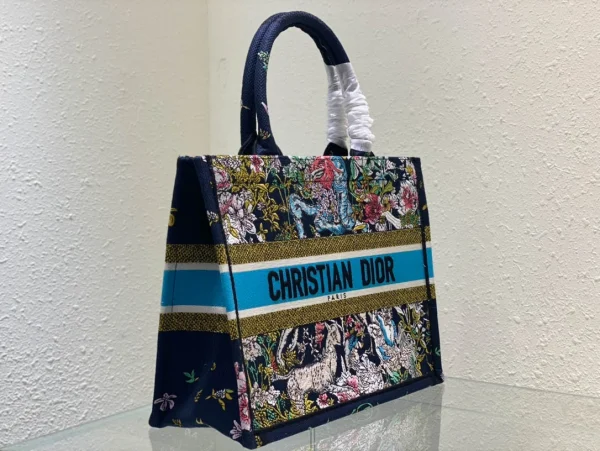 Book Tote Handbag - Image 9