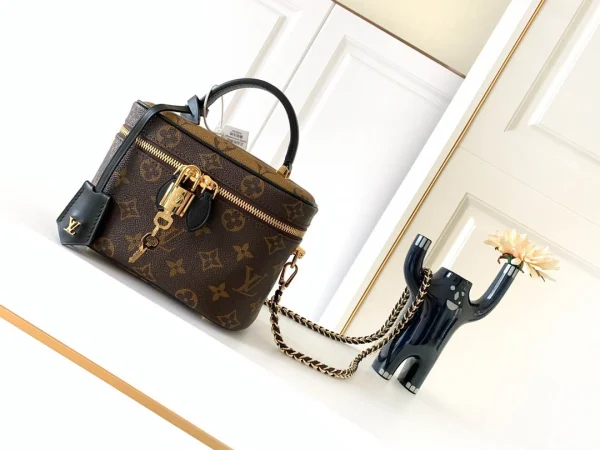 LV Model: M45165 Size:19*13*11cm - Image 9