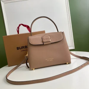 Calfskin bag Size:W25.5*H29*D10cm Code:400123