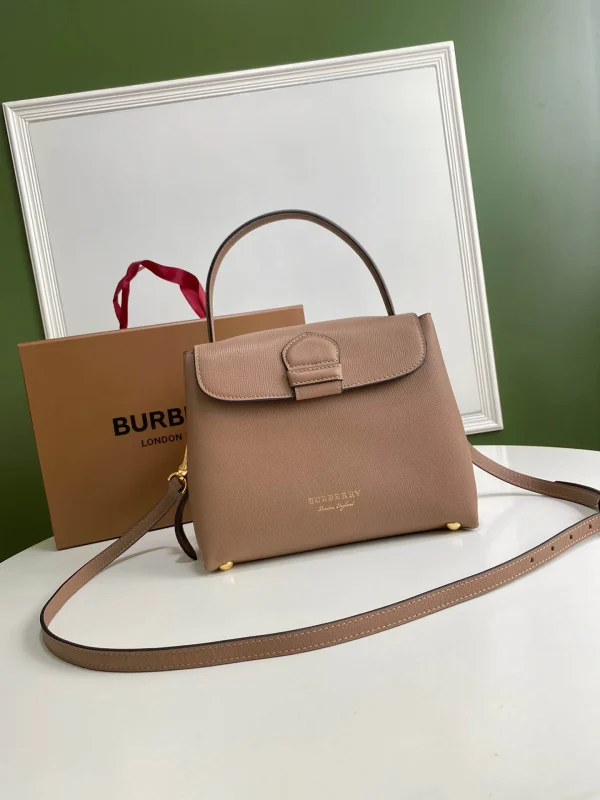 Calfskin bag Size:W25.5*H29*D10cm Code:400123