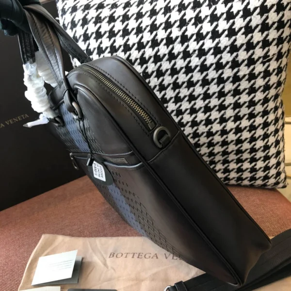 BV Briefcase Size: 38cm Black - Image 2