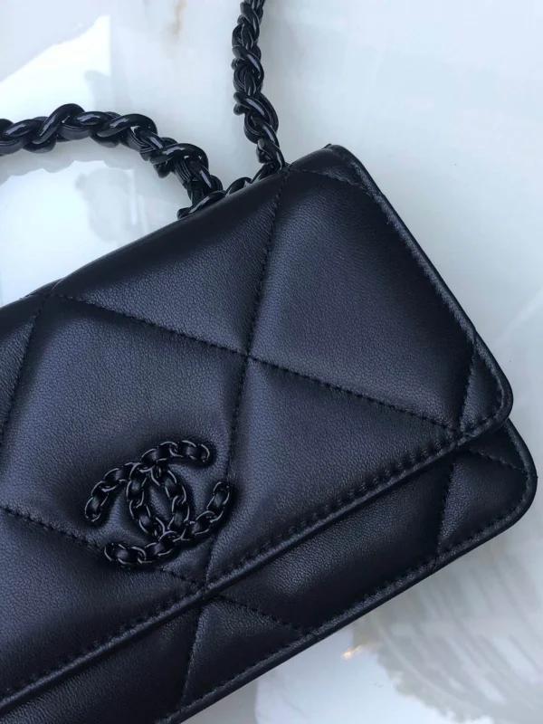 Brand: Chanel Model: 0957 Size: 19cmX11.5cmX7cm - Image 4