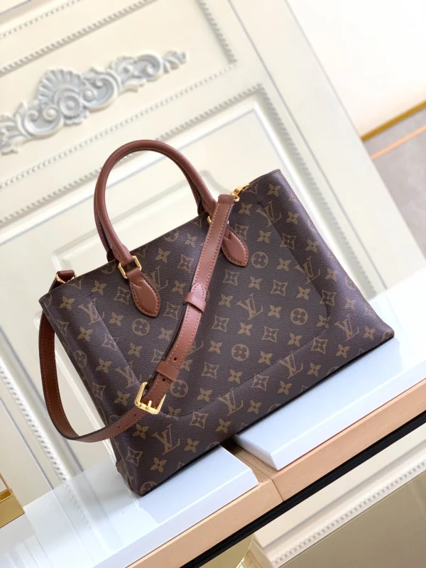 Louis Vuitton Size: 34.0 x 24.0 x 13.0 cm - Image 8