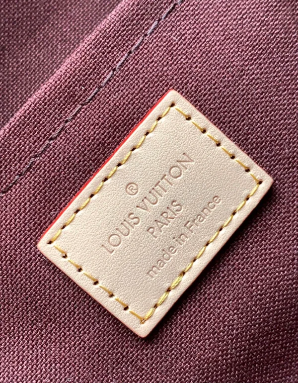 Louis Vuitton Size: 28.0 x 15.0 x 4.0 cm - Image 2