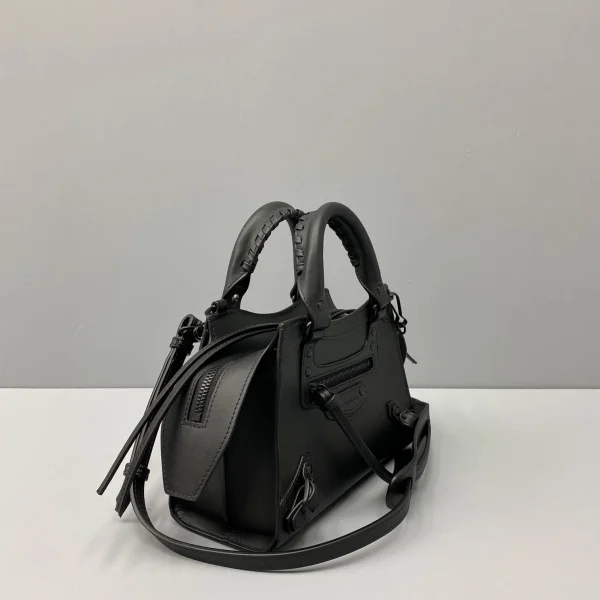 Model: 1992 Size: 16.5*22*9*14.5cm - Image 9