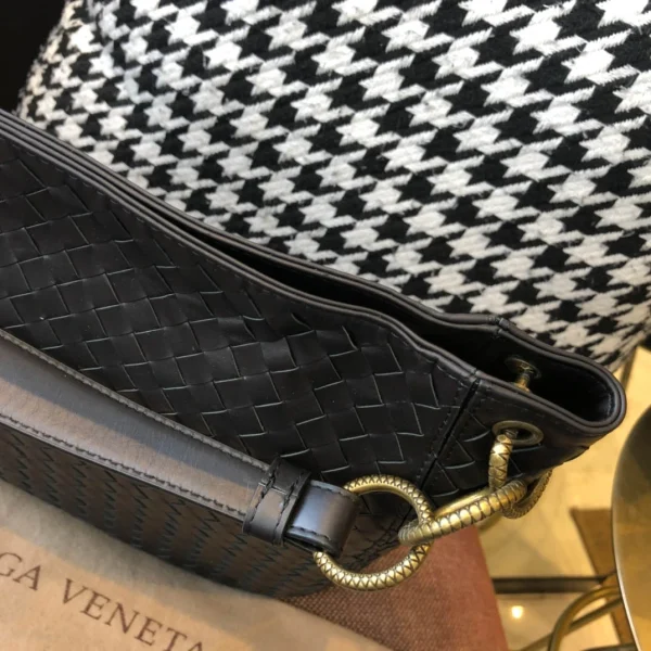 BV Briefcase Size: 33cm Black - Image 5