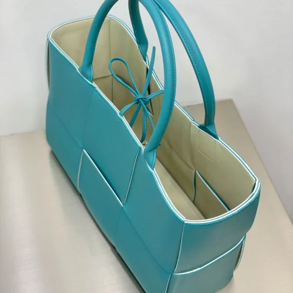 BV ARCO TOTE bag Size:38x25 609175 - Image 5